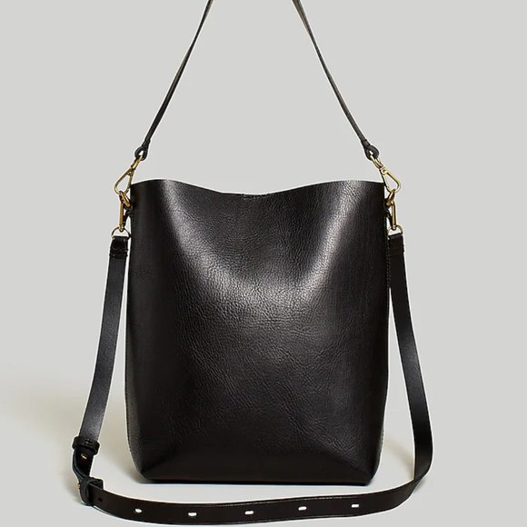 Madewell Handbags - NWOT Madewell Leather Transport Bucket Bag in black